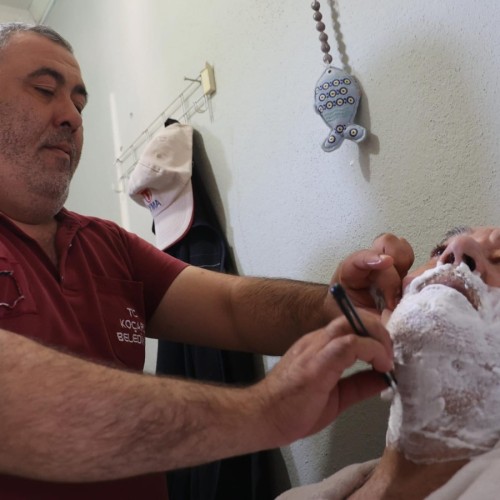 Koçarlı Belediyesi'nden Ücretsiz Berber Hizmeti