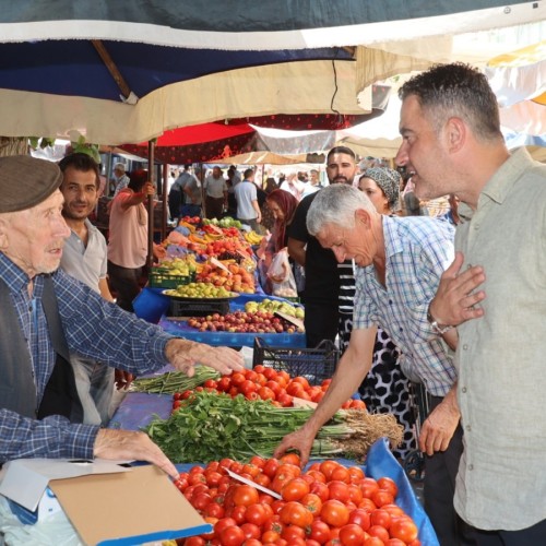 Başkan Arıcı ilçe pazarında vatandaşlarla buluştu